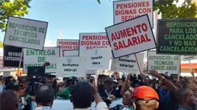 Decenas de profesionales agropecuario marchan al Palacio Nacional