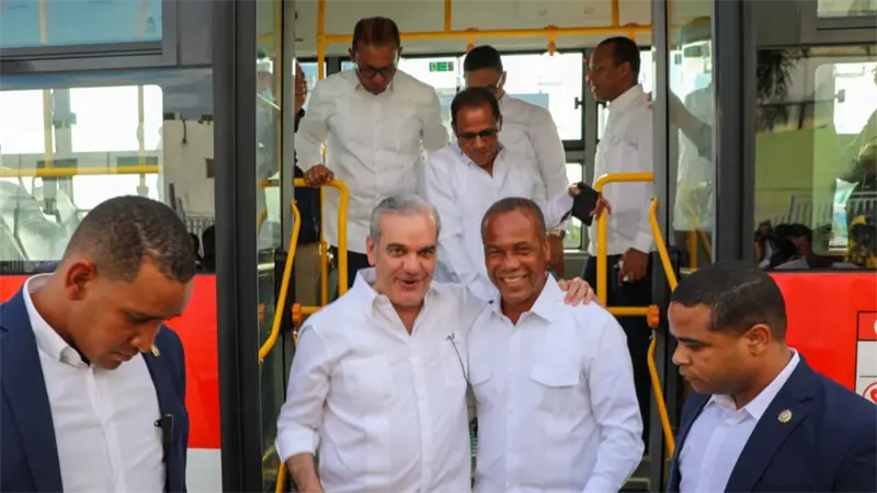 Abinader pone en marcha el corredor Independencia en SD con 68 autobuses