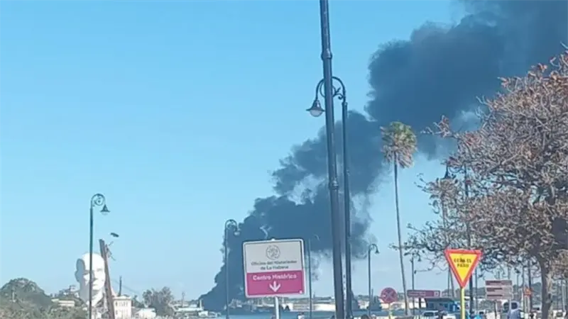 Se desata un incendio de gran magnitud en una refiner&iacute;a de La Habana
