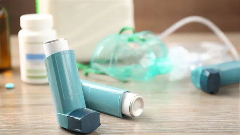 Inhalador de triple terapia reduce riesgo de ataques graves de asma