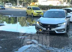 Aguas negras y malos olores afectan a residentes de Villa Consuelo por filtrantes tapados