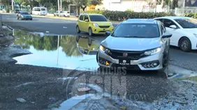 Aguas negras y malos olores afectan a residentes de Villa Consuelo por filtrantes tapados