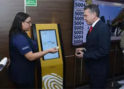 Secretario general del PRSC recibe nueva c&eacute;dula y respalda proceso de la JCE