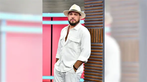 Sacha lanza canción Se vende medio corazón por el Día del Amor y la Amistad Sacha lanza canción Se vende medio corazón por el Día del Amor y la Amistad