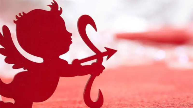 El amor se siente en las calles: San Valent&iacute;n llena las tiendas