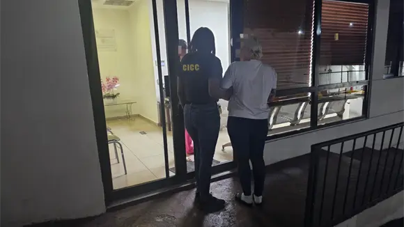 Atrapan mujer pretend&iacute;a salir por el AILA con 14 paquetes de coca&iacute;na