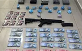 Polic&iacute;a apresa a hombre con fusil, RD$500,000 en efectivo y presunta droga en el Distrito Nacional