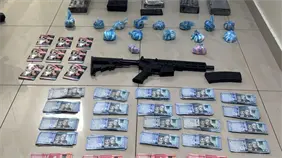 Polic&iacute;a apresa a hombre con fusil, RD$500,000 en efectivo y presunta droga en el Distrito Nacional