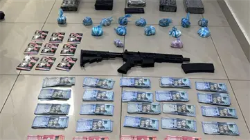 Polic&iacute;a apresa a hombre con fusil, RD$500,000 en efectivo y presunta droga en el Distrito Nacional