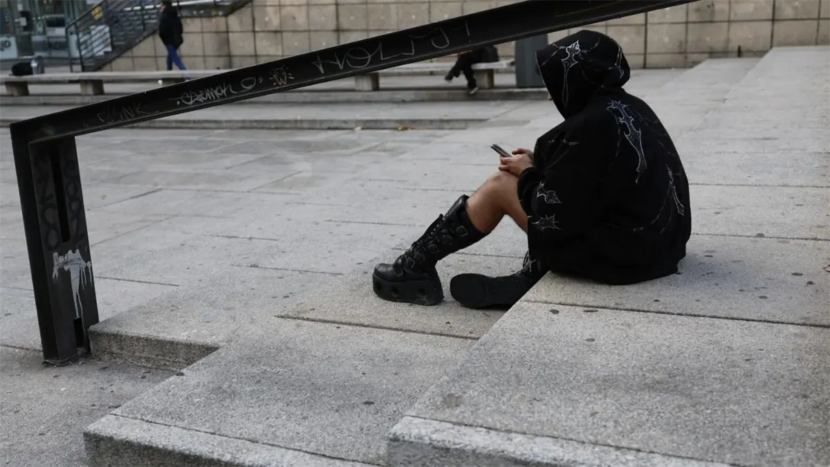 Análisis muestra que jóvenes con mayor uso de redes sociales presentan niveles elevados de aislamiento social.