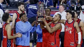 Estrellas de Edwards y Booker conquistan el All-Star tras imponerse a los veteranos