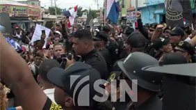 Ultim&aacute;tum de 10 d&iacute;as a haitianos irregulares para salir de Los Mina