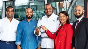 Leasing Avis y Magna  entregan flota vehicular valorada en m&aacute;s de US$2 millones a Ovando Tours  bajo contrato de Leasing Operativo por cinco a&ntilde;os