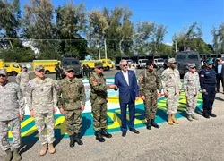 Abinader entrega vehículos blindados, dron y armas para reforzar la seguridad nacional