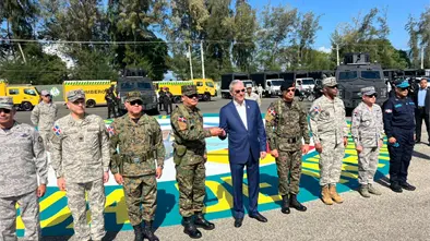 Abinader entrega vehículos blindados, dron y armas para reforzar la seguridad nacional