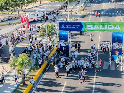 Más de 1200 corredores participan en carrera nacional 5K y 10K en Santo Domingo