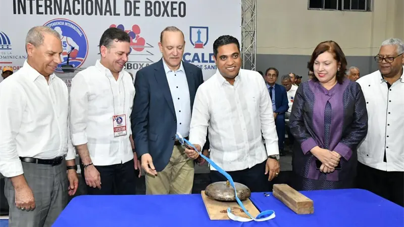 Ministro de Deportes aporta RD$ 1.3 millones para Copa de Boxeo