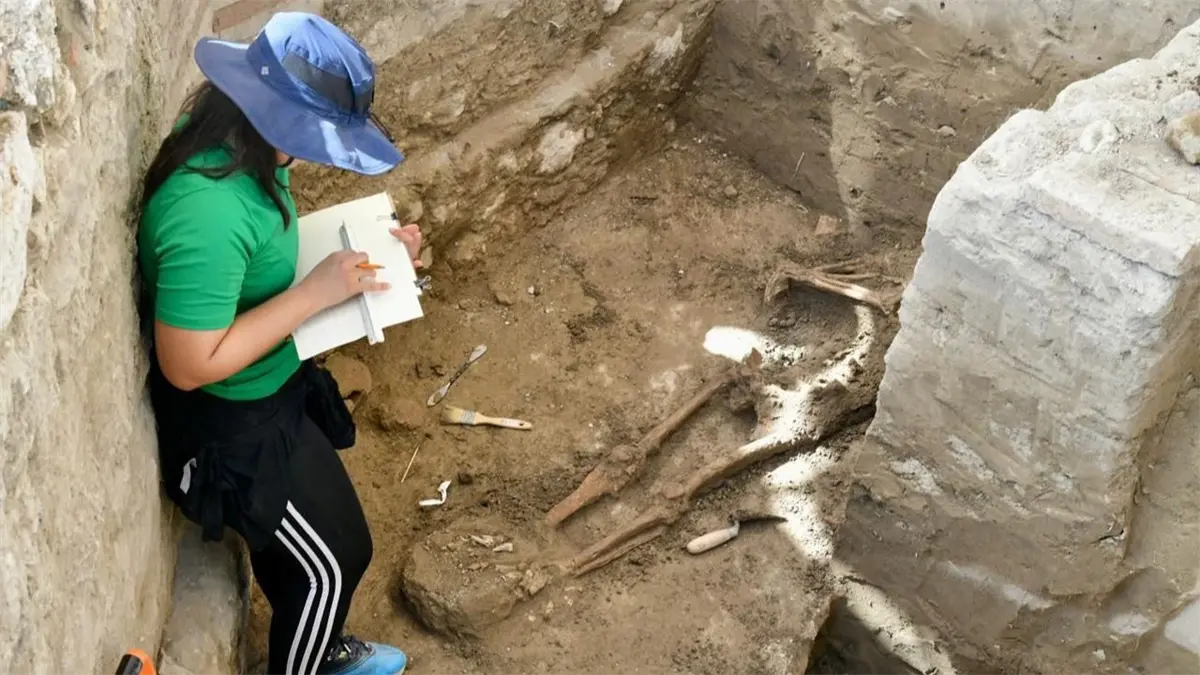 Fundación Macarrulla registra hallazgo de 13 osamentas en excavaciones de Pueblo Viejo