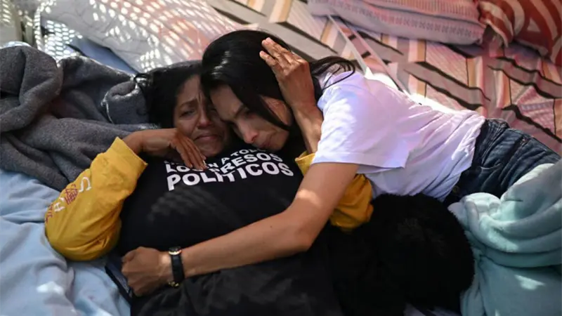 Mujeres familiares de presos pol&iacute;ticos cumplen 72 horas en huelga de hambre en Caracas