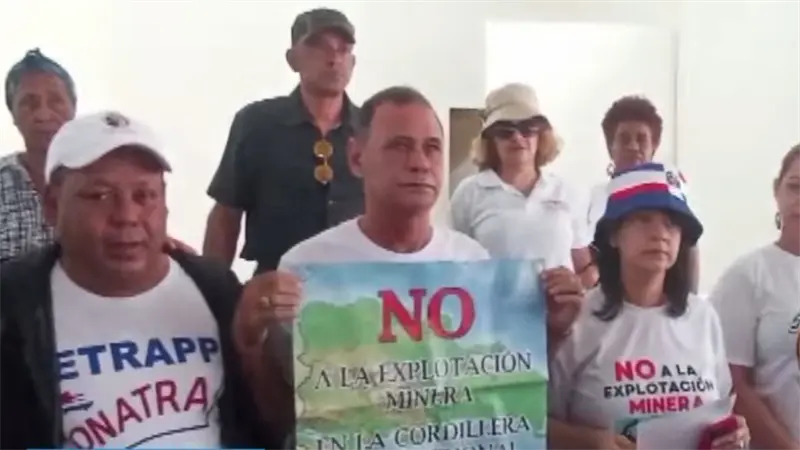 Sacerdotes y comunitarios de la cordillera en Santiago radicalizan su lucha contra la explotaci&oacute;n minera