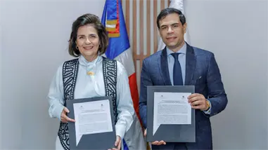 Convenio garantiza un mill&oacute;n de pesos y mayor difusi&oacute;n al premio literario nacional