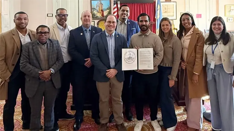 Luis Cruz Jiminiam es honrado con reconocimientos en Massachusetts