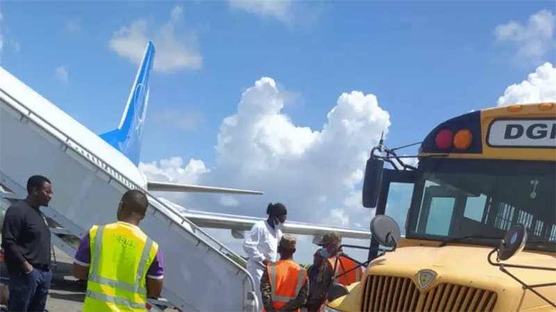 Estados Unidos repatria a 91 exconvictos dominicanos tras cumplir condenas federales