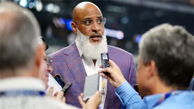 Tony Clark renuncia a la MLBPA en medio de investigaciones federales y esc&aacute;ndalo interno