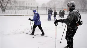 Buscan a diez esquiadores desaparecidos tras avalancha en el oeste de Estados Unidos