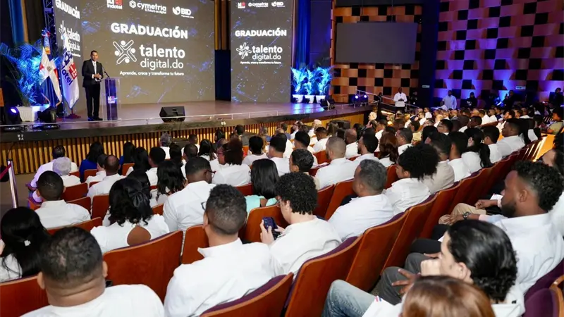 5 mil nuevos talentos digitales se grad&uacute;an en acto encabezado por el presidente Abinader
