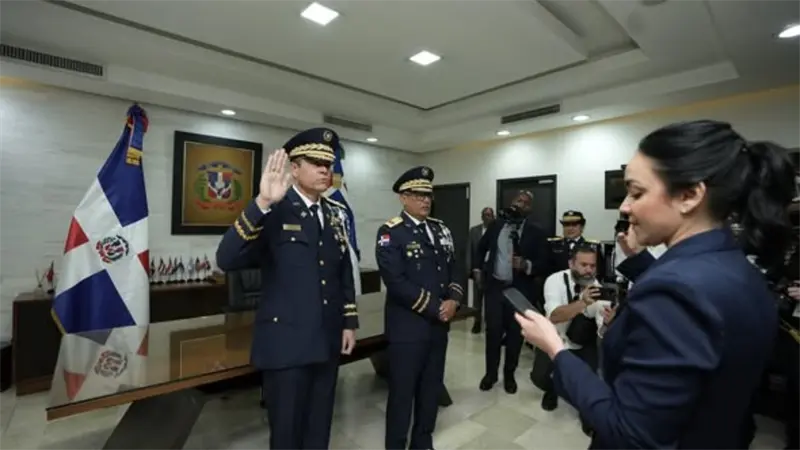 Andr&eacute;s Cruz asume mando en la Polic&iacute;a Nacional