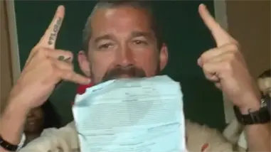 Liberan a Shia LaBeouf tras arresto por pelea en bar de Nueva Orleans