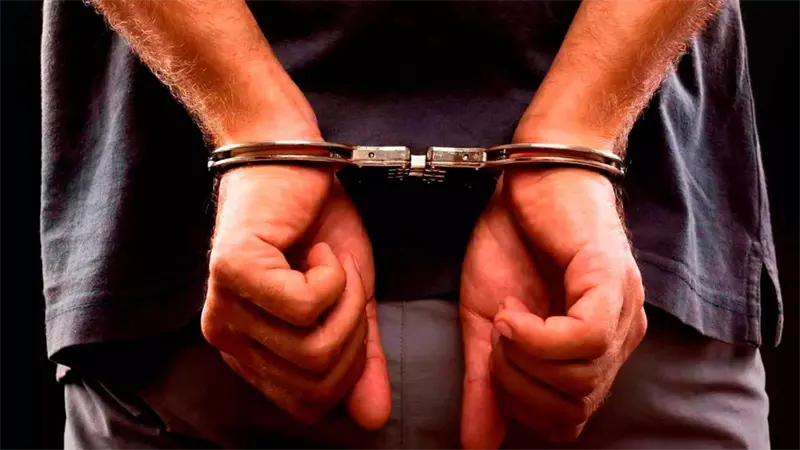 Una joven denuncia presunto abuso de un ginec&oacute;logo en consulta; ser&aacute; sometido