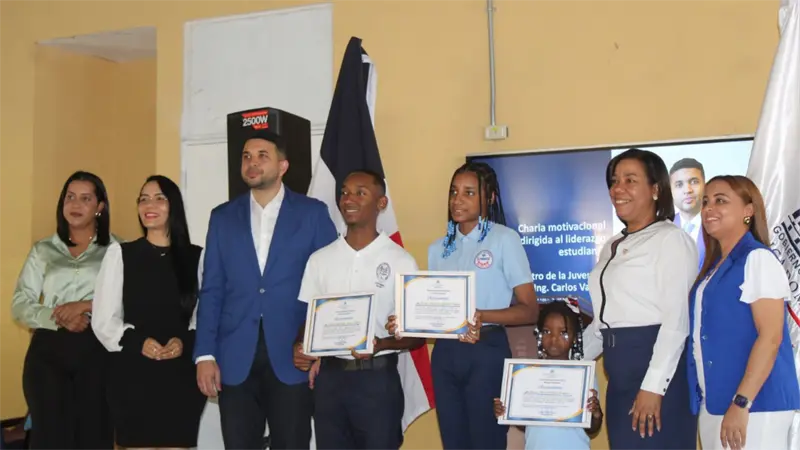 Haina reconoce a sus estudiantes destacados en emotiva celebraci&oacute;n distrital