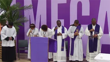 Católicos acuden a iglesias por el miércoles de cenizas Católicos acuden a iglesias por el miércoles de cenizas