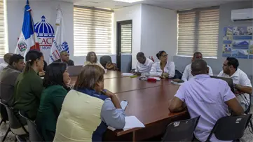 Regional 17 de Educación realiza reunión con directores y ADP en Monte Plata