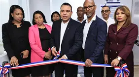 Miles de beneficiados con programas de Di&aacute;lisis y Nutrici&oacute;n del SNS, seg&uacute;n Landr&oacute;n