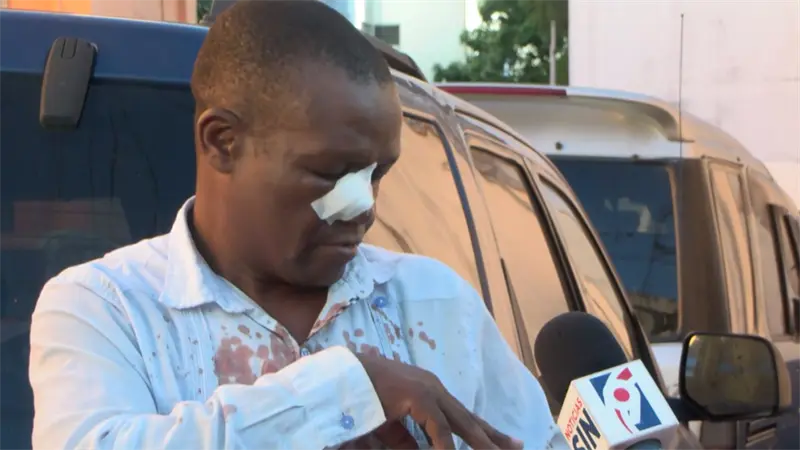 Estudiantes golpean a dos profesores en el Liceo Juan Pablo Duarte