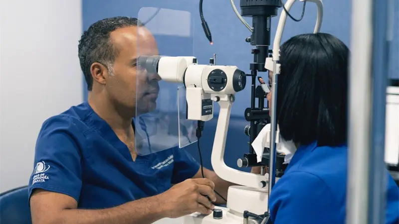 Despu&eacute;s de los 50: el error silencioso que puede costar la visi&oacute;n