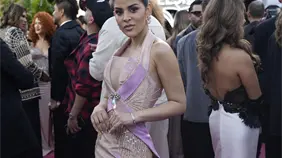 Tania Medina deslumbra en Premios Lo Nuestro con un vestido inspirado en la aurora boreal