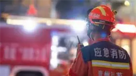 Seis fallecidos y un herido tras despe&ntilde;arse un cami&oacute;n de bomberos en el centro de China