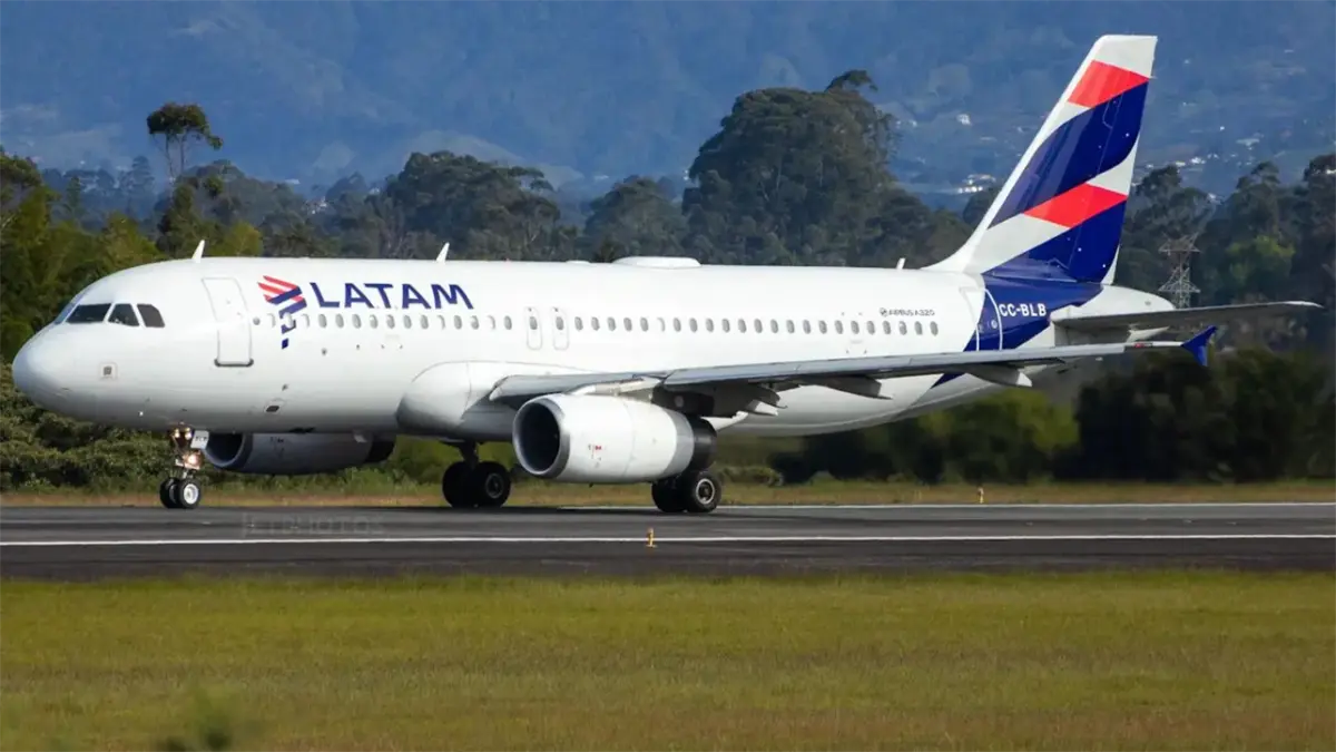 Un avión de Latam aborta despegue en Bogotá para evitar choque con un helicóptero militar