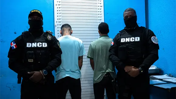 Dos dominicanos enfrentan extradición por delitos de robo, fraude y porte ilegal de arma