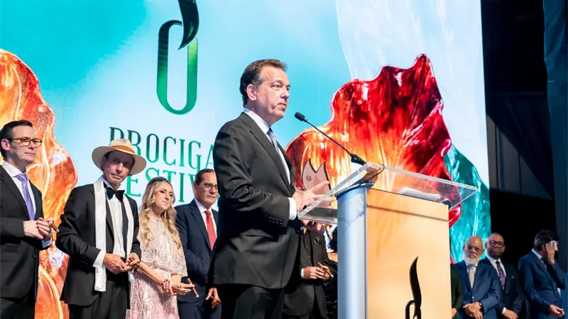 Procigar reconoce a Ito Bison&oacute; por su respaldo al sector tabacalero durante su gesti&oacute;n en el MICM