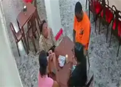 Presuntos delincuentes enga&ntilde;an y roban a dos adolescentes en SFM