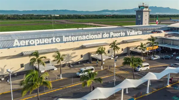 Cancelan vuelos internacionales en Puerto Vallarta tras ola de violencia en Jalisco