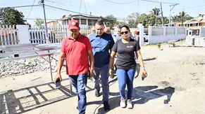 Director del SNS reafirma compromiso con una salud digna en visitas no programadas a seis hospitales