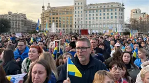 Centenares de personas marchan en Barcelona para pedir el fin de la guerra en Ucrania