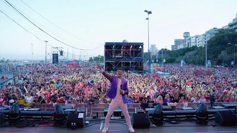 Eddy Herrera le canta a m&aacute;s de 350 mil personas en Carnaval de Santa Cruz de Tenerife 2026