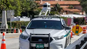 El Servicio Secreto mata hombre que entr&oacute; armado en la residencia de Trump en Florida